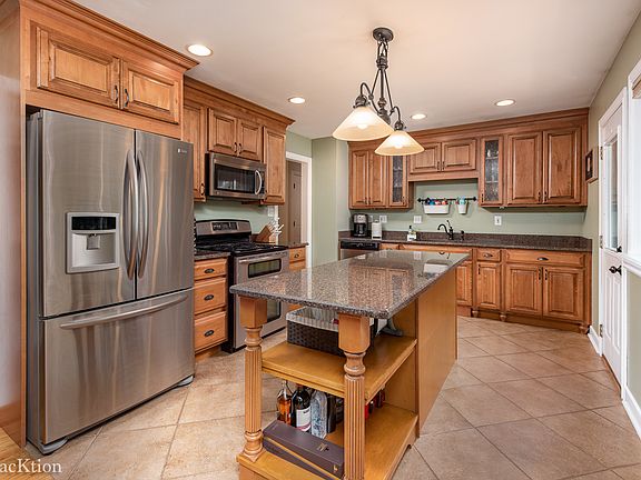 3rd image of 142 N Bissell Dr