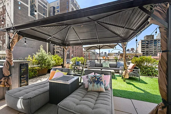 Sold by Compass | media 10