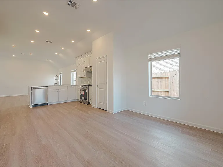27106 Wandering Glen Ln — Photo 17