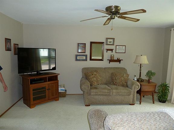 4th image of 9 Kennedy Ln