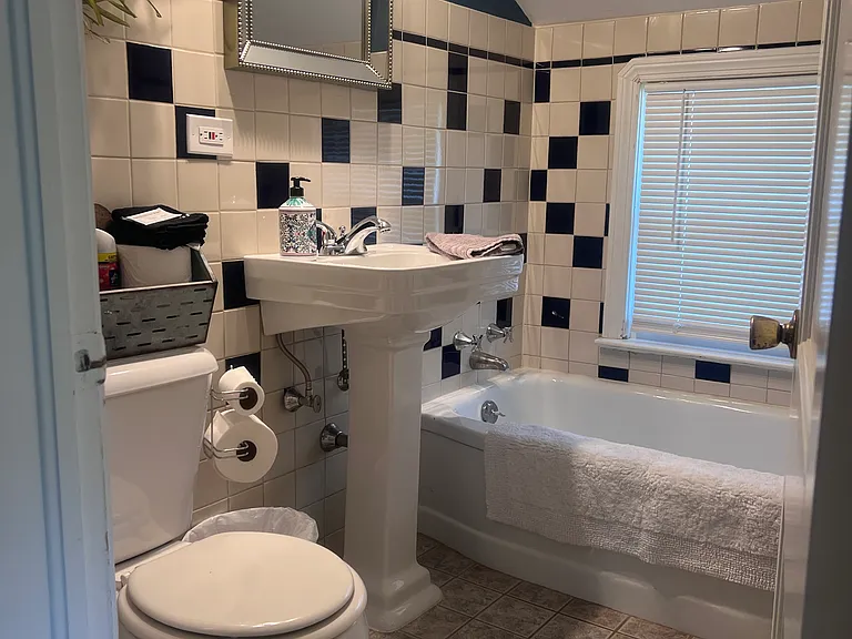 N Crawford St — Photo 11