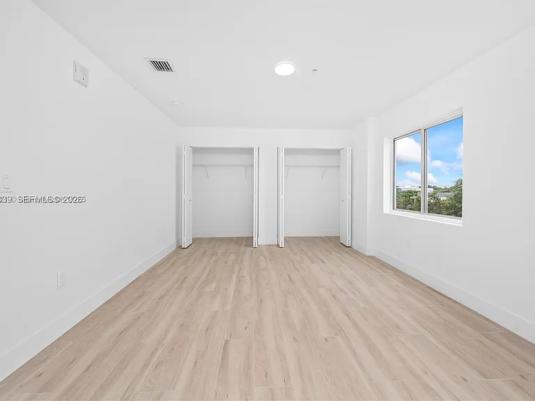 32 NW 14th Ave #4 — Photo 10