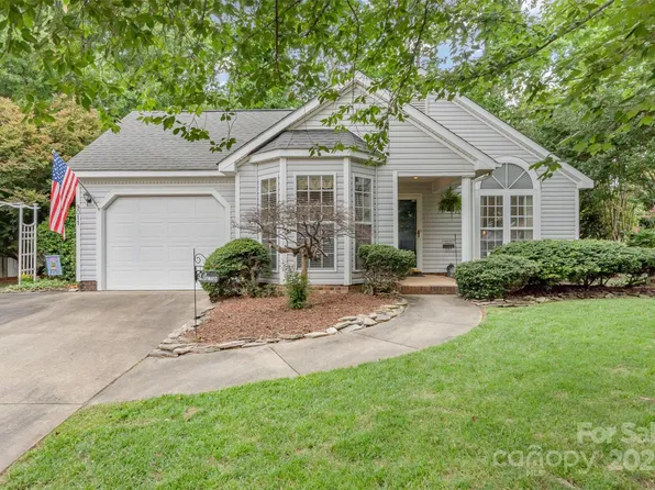 9011 Brad Ct, Matthews, NC 28104