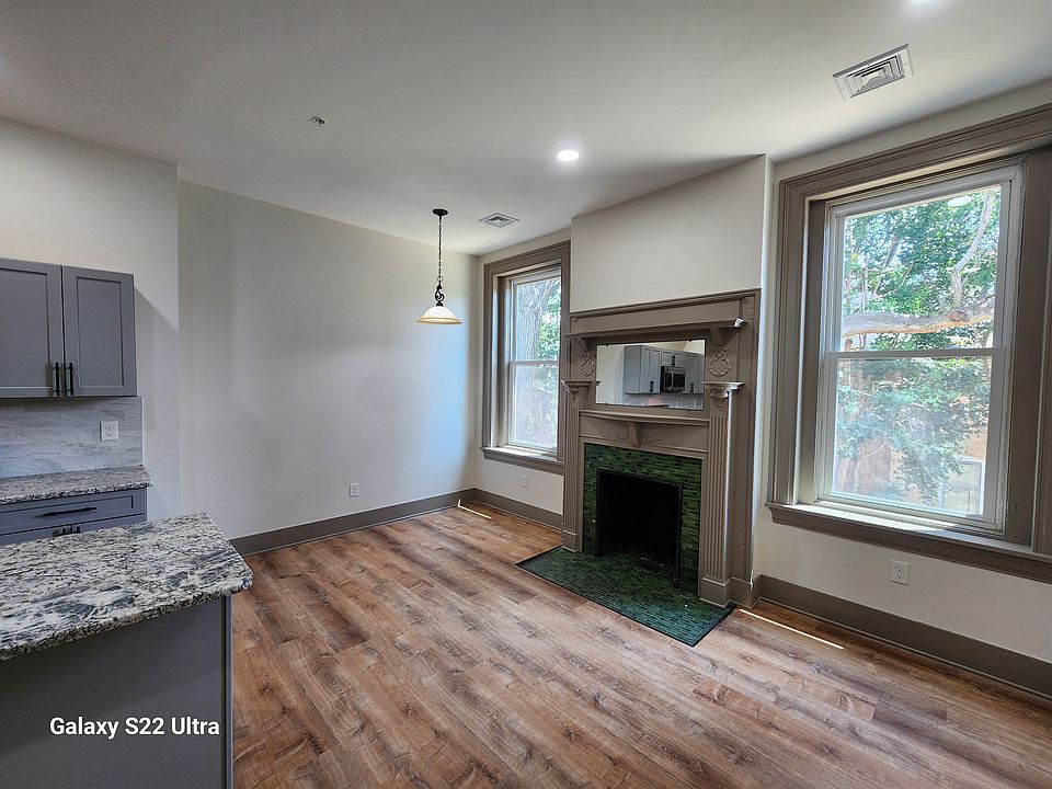 Living/Dining Area