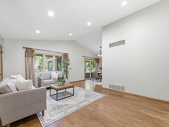 3rd image of 963 S Breckenridge Ct