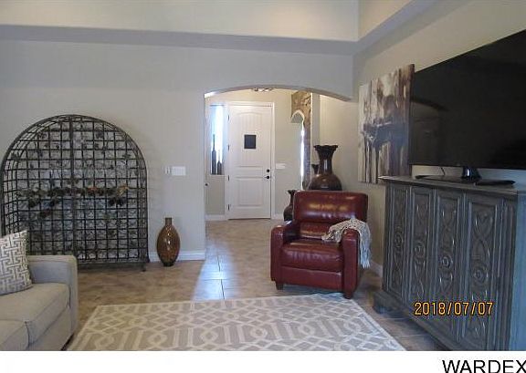 3rd image of 3260 E Whitehead Ave