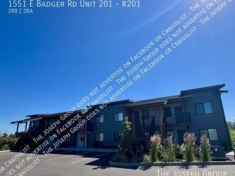 Town's Edge Apartments - 1555 E Badger Rd — Photo 1