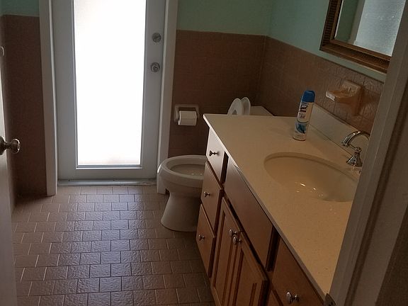 5th image of 867 Lakeside Dr