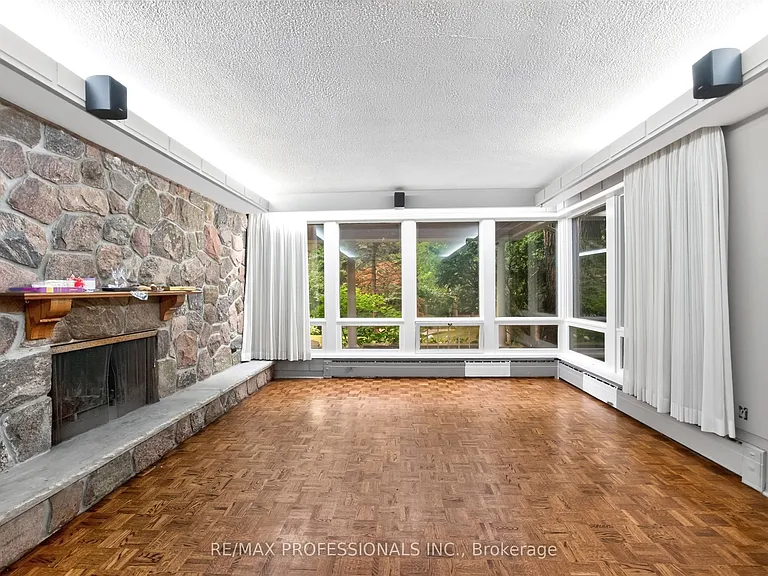 32 Edenbrook Hl — Photo 7