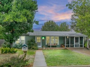 206 N Acorn St, Fredericksburg, TX 78624
