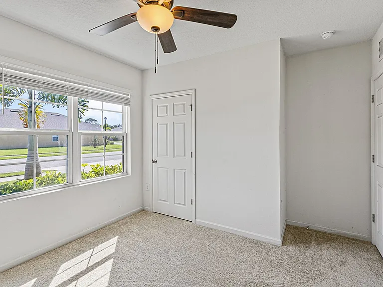 465 Sorrento Dr — Photo 27