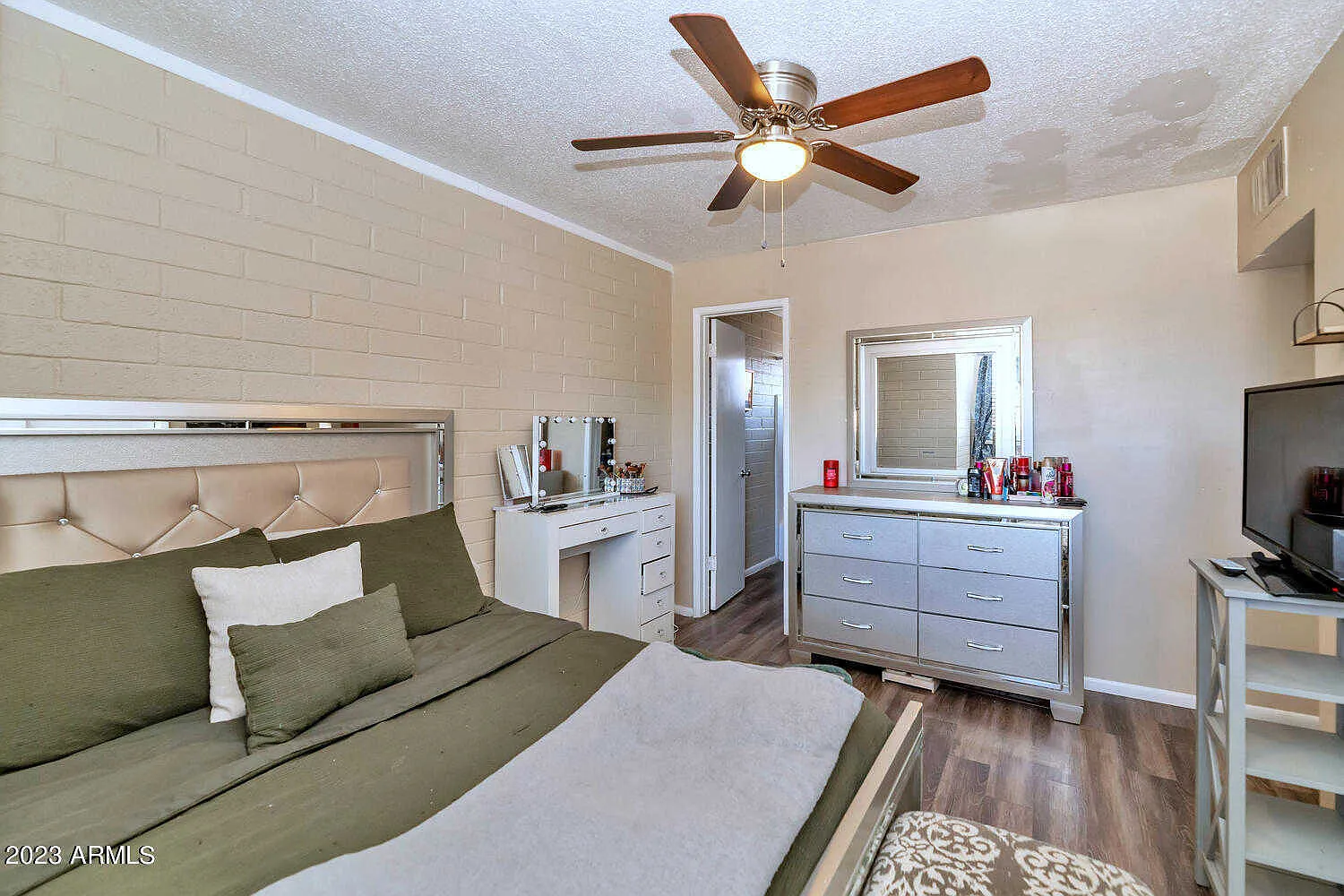 1 bed, 552 sqft, $999 — Photo 3