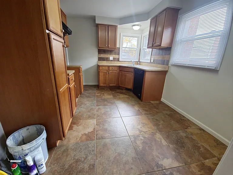 28919 Hughes St — Photo 16