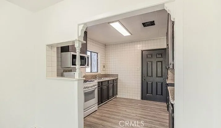 1024 W Newgrove St — Photo 8
