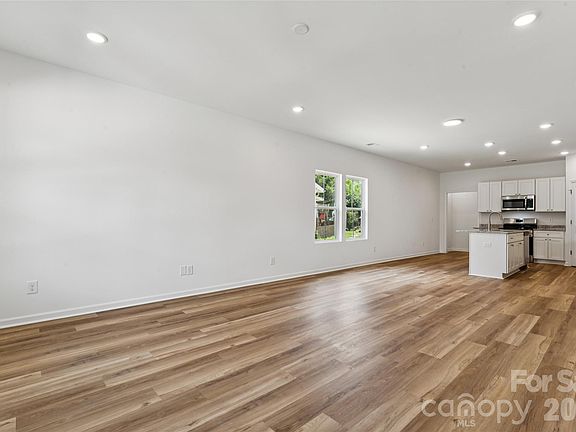 5th image of 223 W 11th St