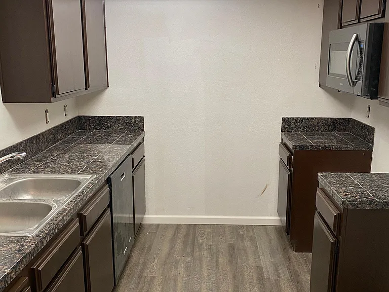 1380 W 48th St #25 — Photo 4