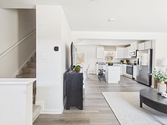 4th image of 33 Ranwell Rd