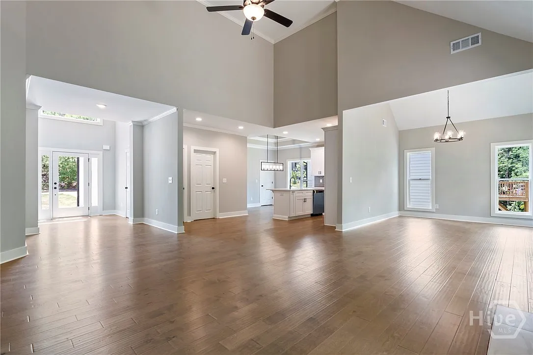 3 bed, 2.0 bath, 1884 sqft, $3,600 — Photo 3
