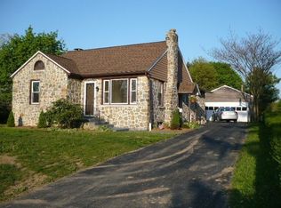 6068 Old Hanover Rd, Spring Grove, PA 17362