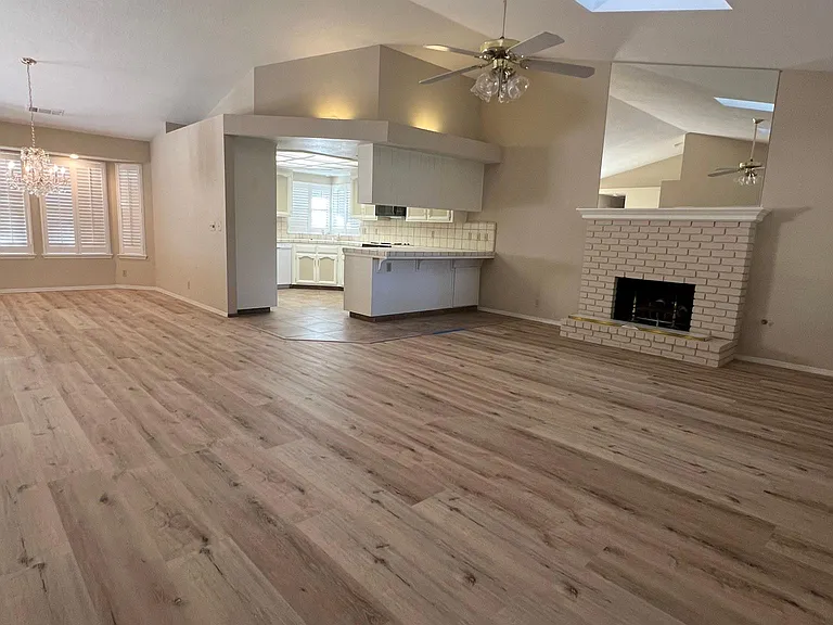 4940 W Grove Ave — Photo 2