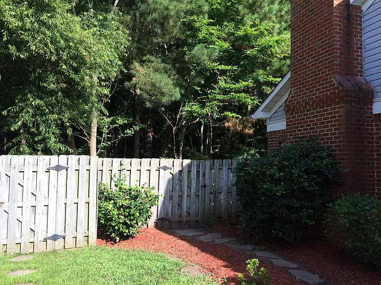 2624 Hartley St — Photo 2