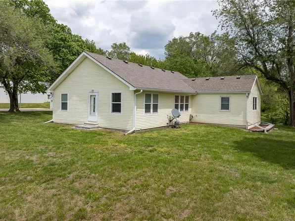 11787 State Route Cc, Savannah, MO 64485