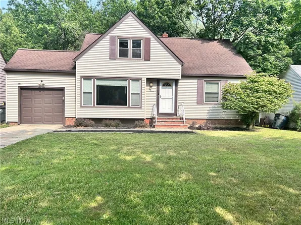 1011 Learidge Rd, Lyndhurst, OH 44124