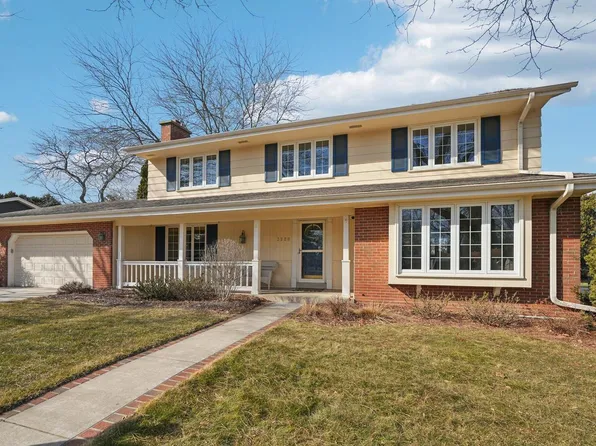 3220 West Chateau COURT, Mequon, WI 53092
