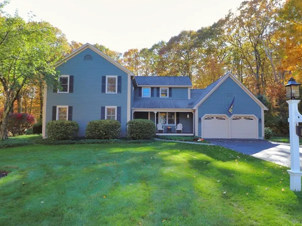 11 Fairway Ln, Medway, MA 02053