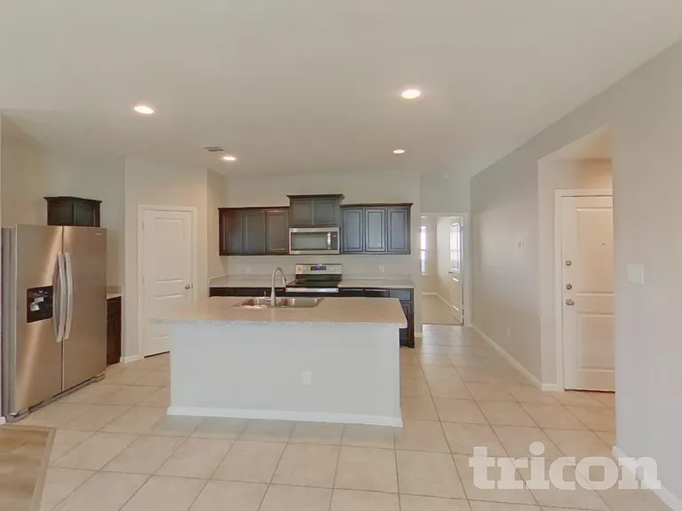 1812 Fairbanks Dr — Photo 4