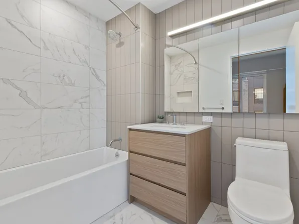 540 Waverly Avenue image 4 of 13