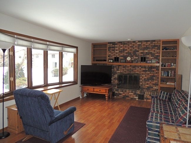 2nd image of 517 Woodview Ln
