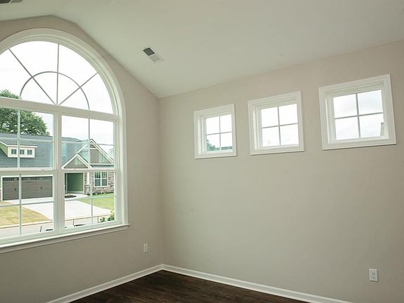PHOTOS OF A SIMILAR HOME