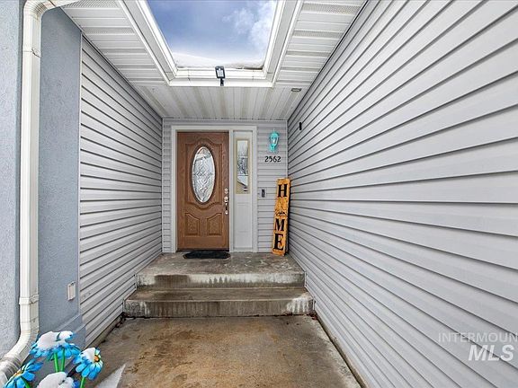 4th image of 2562 Paintbrush Dr