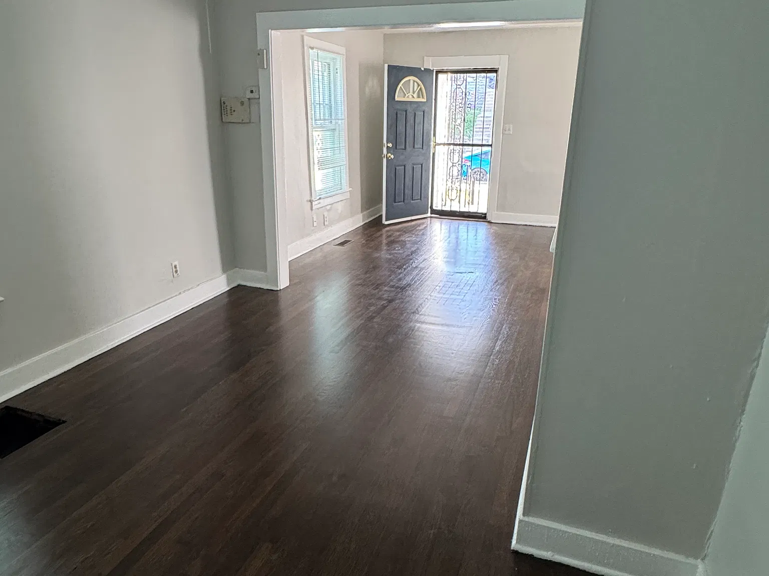 3212 E 32nd St — Photo 3