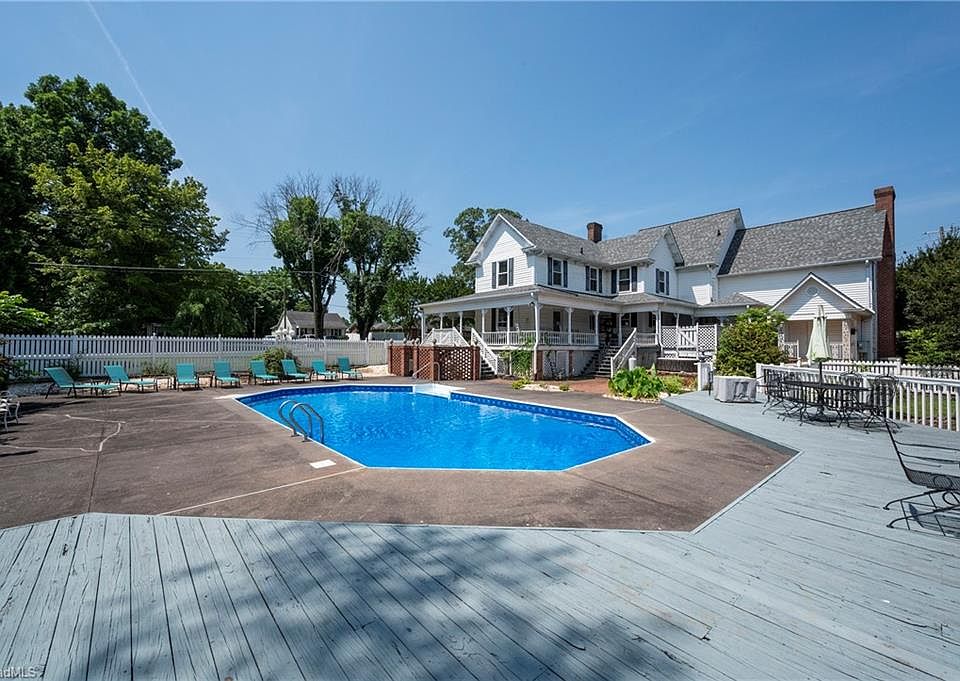 1st image of 301 Virginia Dr