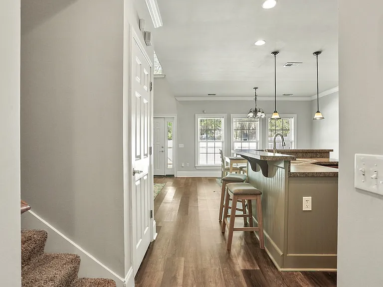704 Kendal Ct — Photo 13