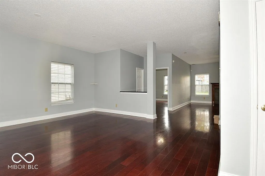 4 bed, 3.0 bath, 2688 sqft, $2,400 — Photo 4