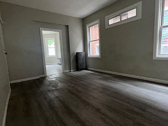 2nd image of 76 Eaton Pl #2B