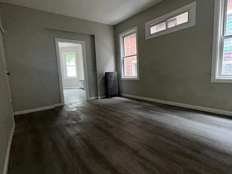 76 Eaton Pl #2B — Photo 2