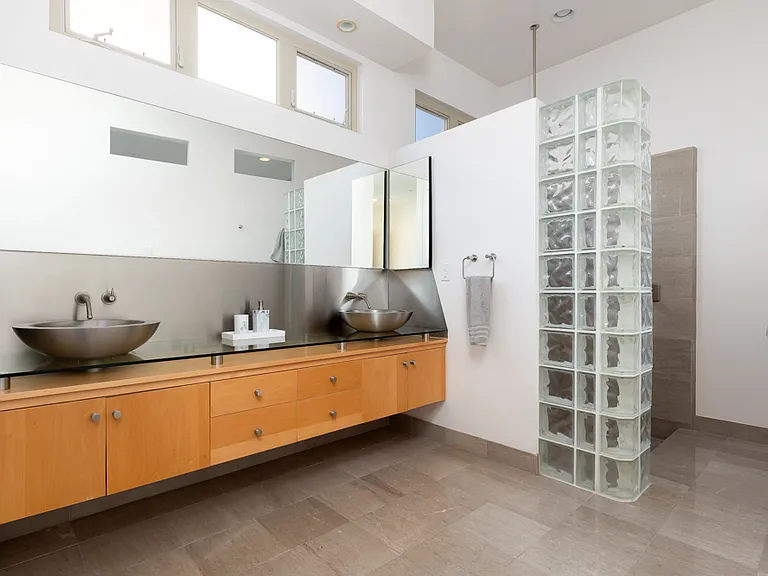 W Cliff Dr — Photo 17