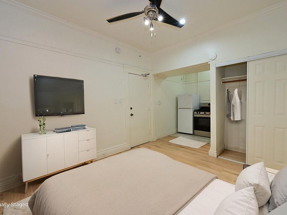 VIRTUAL STAGING - Small Studio