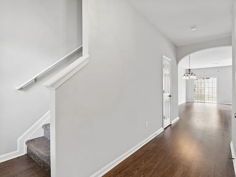 372 Azalea Cir — Photo 2