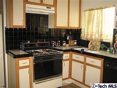4th image of 1437 N Columbus Ave