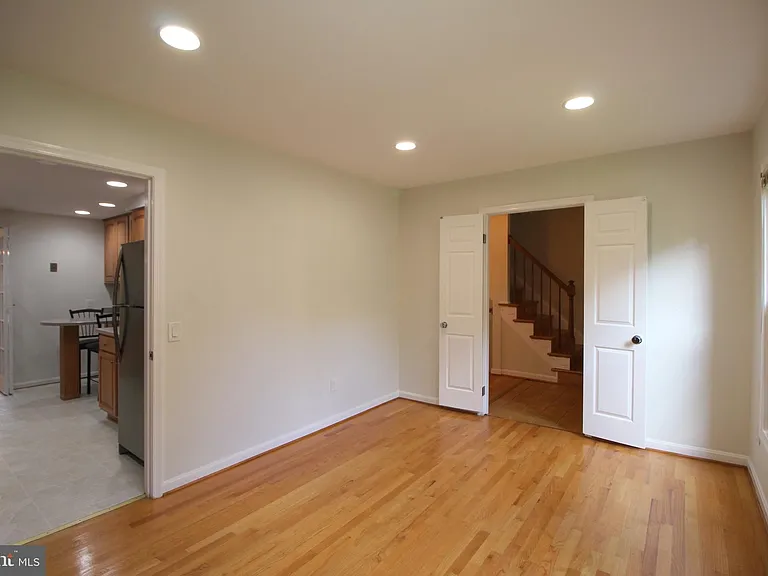 436 N Park Dr — Photo 11