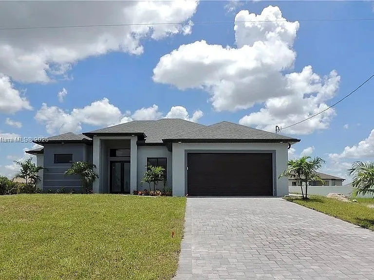 2011 NW 10th Pl — Photo 1