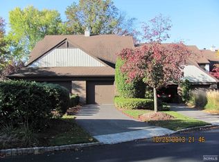 58 Meadow View Ct, Leonia, NJ 07605