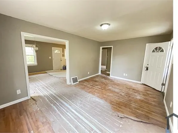 13 Saint Margaret Ct, Florissant, MO 63031