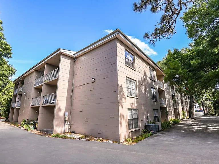 San Carlos Place — Photo 15