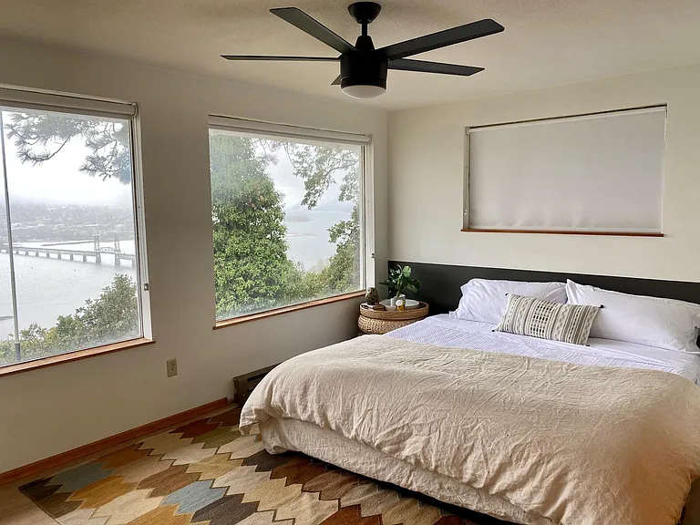 Bedroom 2 King : Main Floor